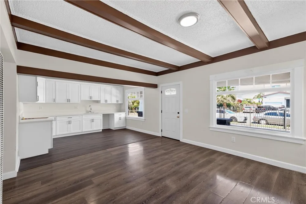 132 W 74th Street Los Angeles, CA 90003