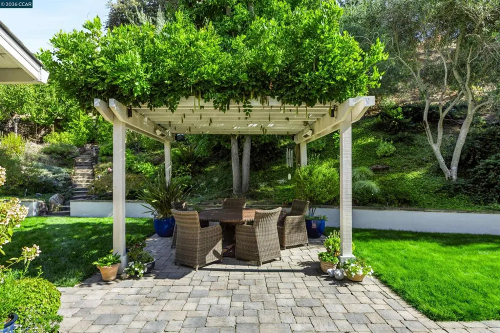 3237 Driftwood Dr Lafayette, CA 94549