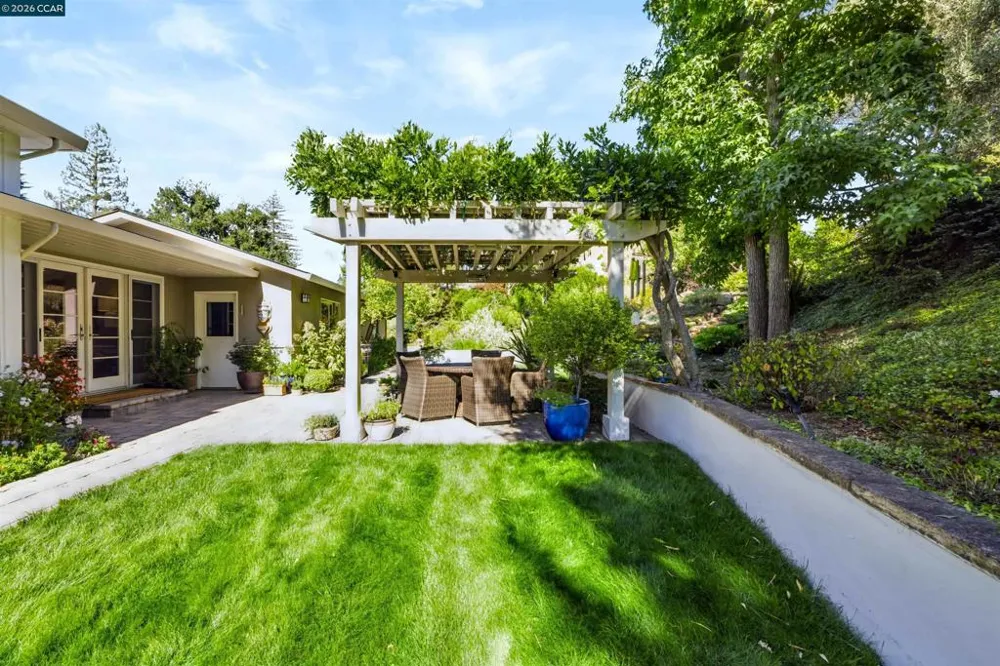 3237 Driftwood Dr Lafayette, CA 94549