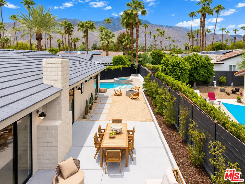 2942 E Orella Circle Palm Springs, CA 92264