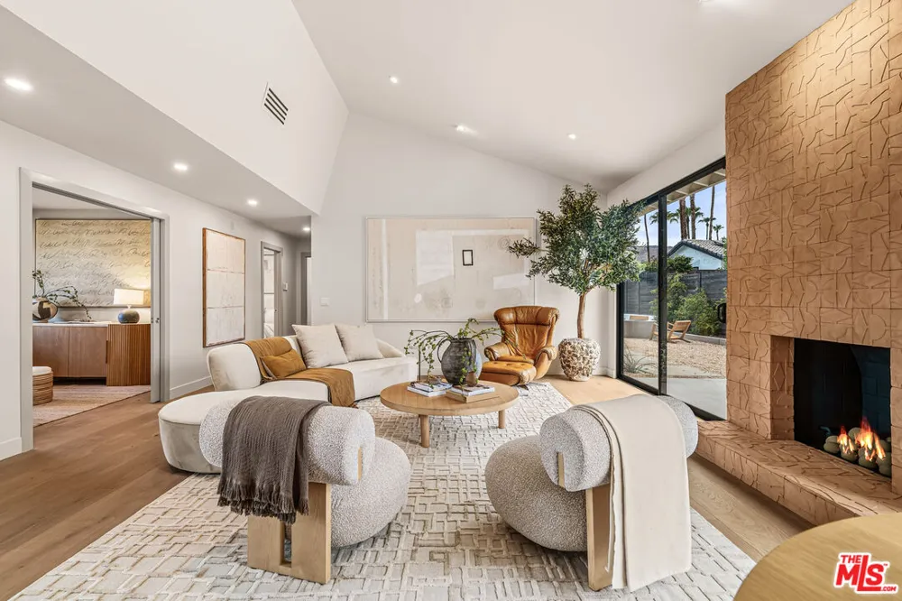 2942 E Orella Circle Palm Springs, CA 92264