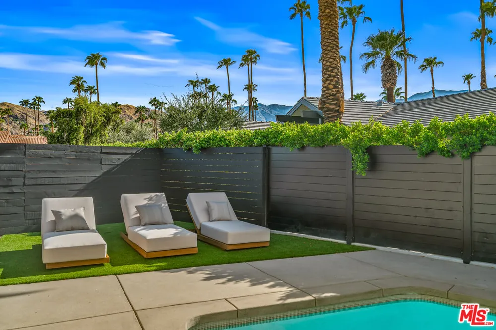 2942 E Orella Circle Palm Springs, CA 92264