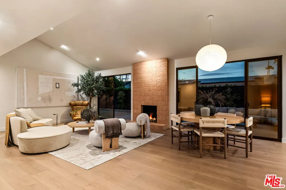 2942 E Orella Circle Palm Springs, CA 92264