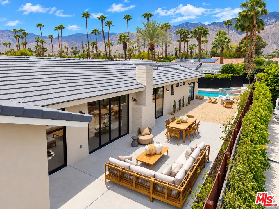 2942 E Orella Circle Palm Springs, CA 92264