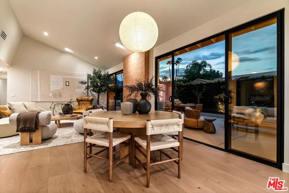 2942 E Orella Circle Palm Springs, CA 92264
