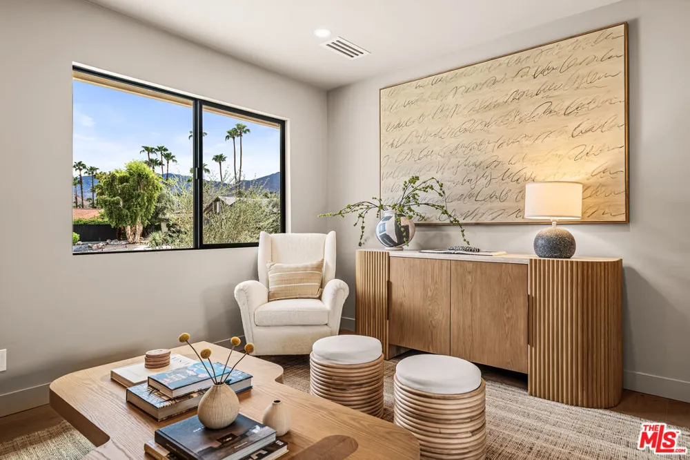 2942 E Orella Circle Palm Springs, CA 92264