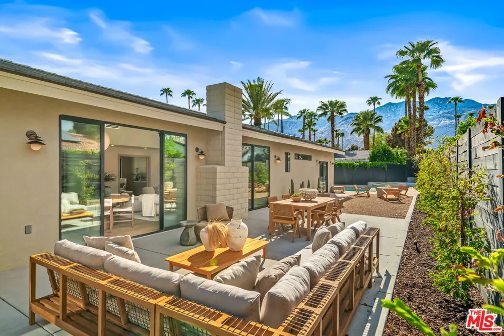 2942 E Orella Circle Palm Springs, CA 92264