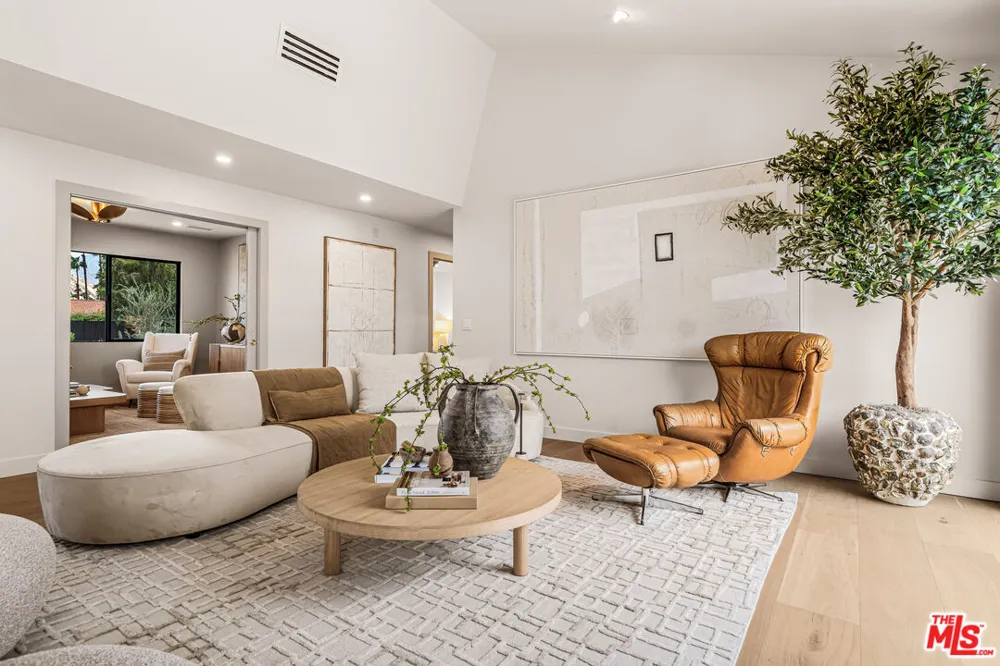 2942 E Orella Circle Palm Springs, CA 92264