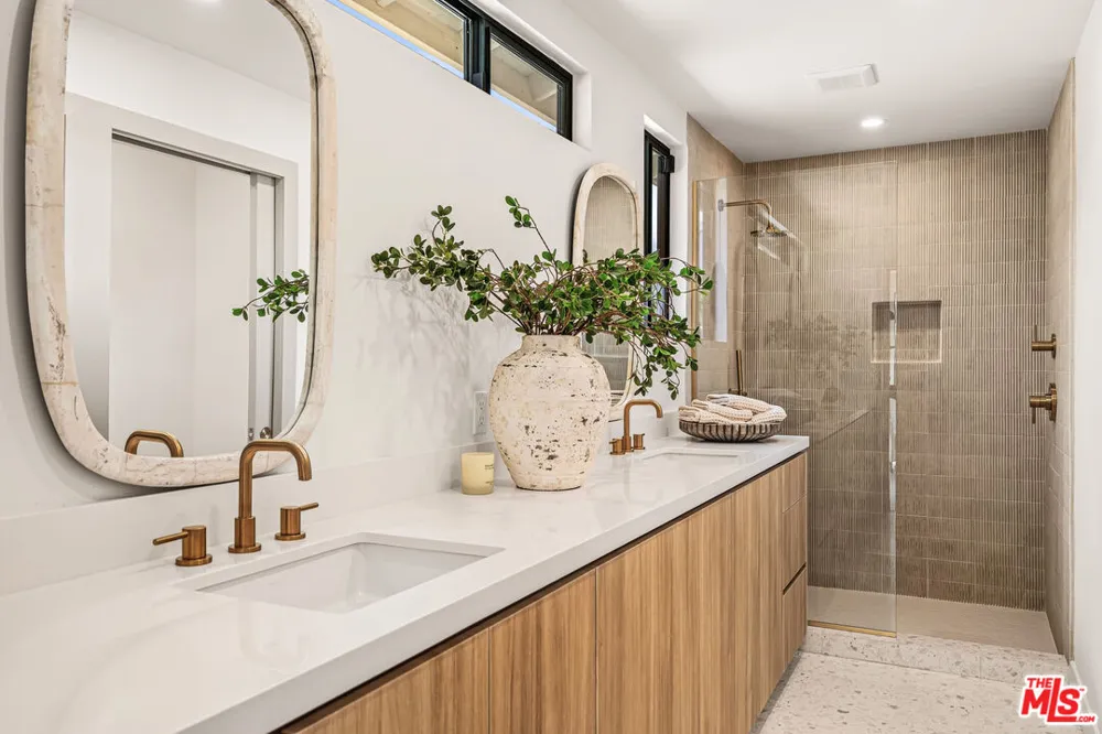 2942 E Orella Circle Palm Springs, CA 92264