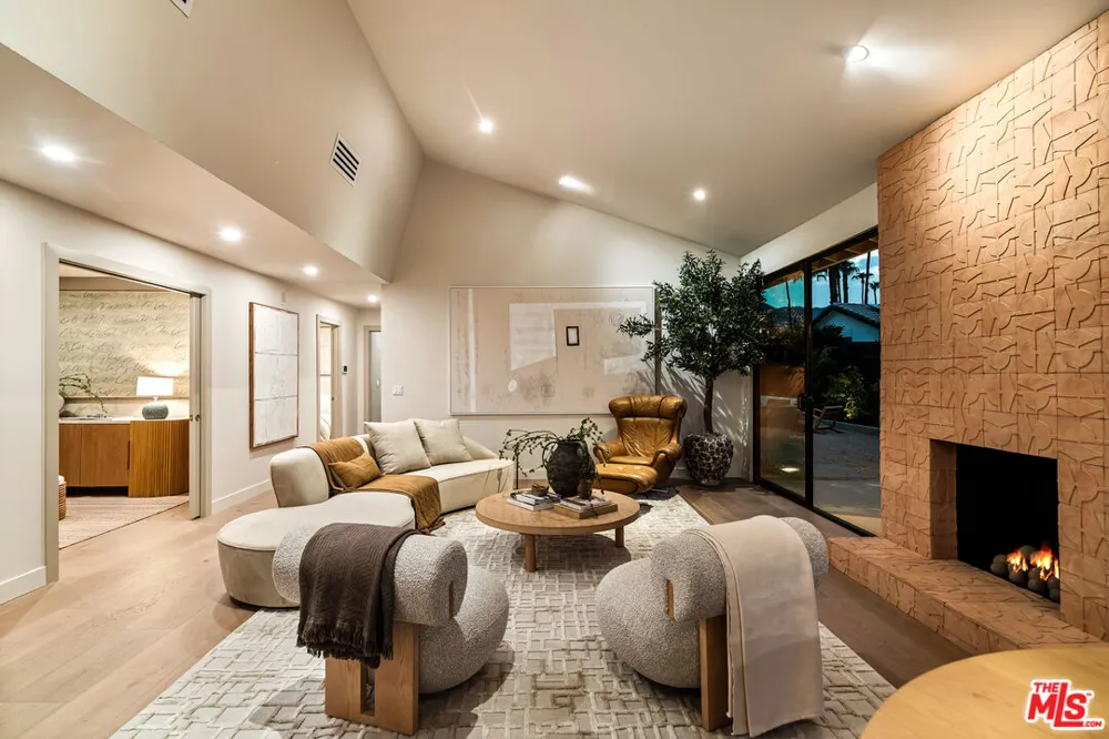 2942 E Orella Circle Palm Springs, CA 92264