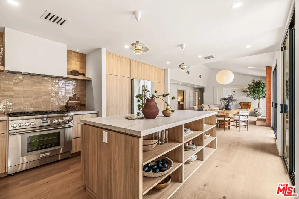 2942 E Orella Circle Palm Springs, CA 92264