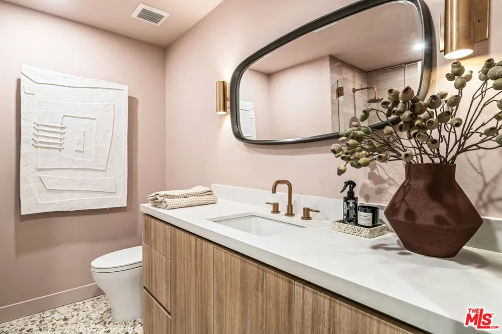 2942 E Orella Circle Palm Springs, CA 92264