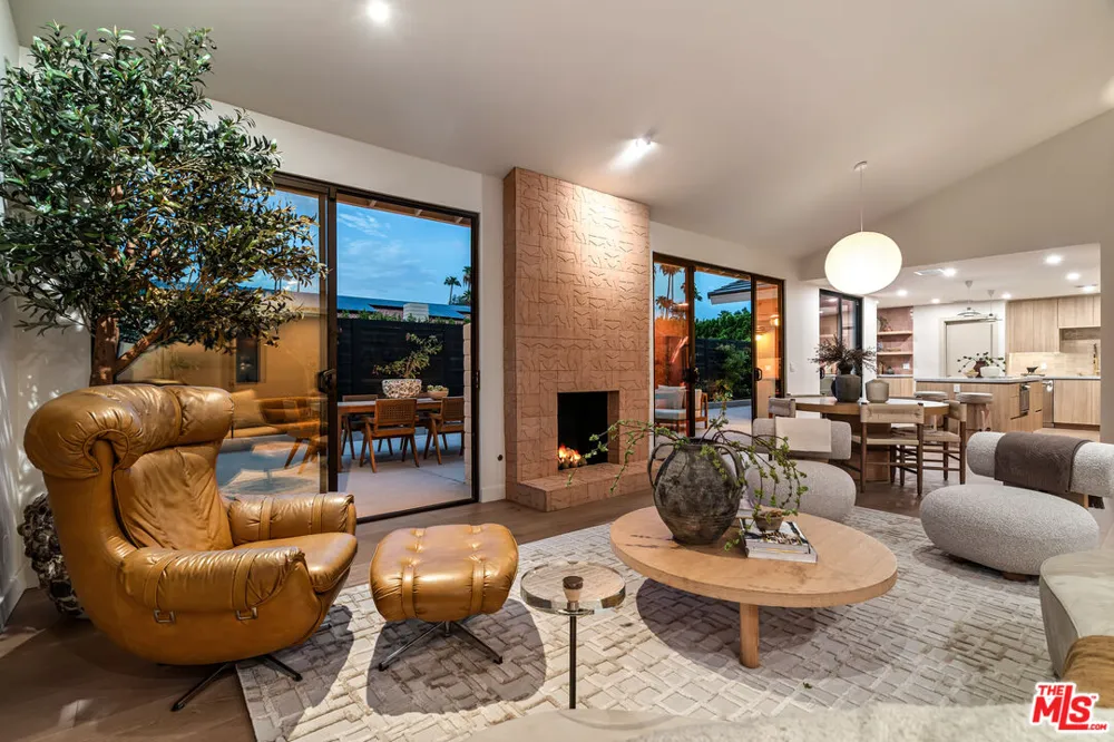 2942 E Orella Circle Palm Springs, CA 92264