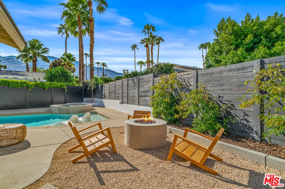 2942 E Orella Circle Palm Springs, CA 92264