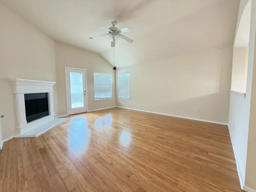 625 soledad Arlington, TX 76002