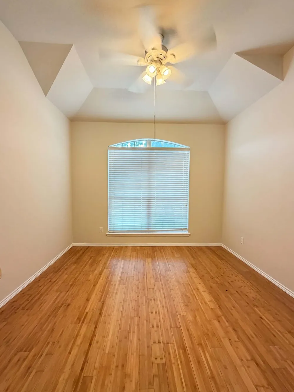 625 soledad Arlington, TX 76002