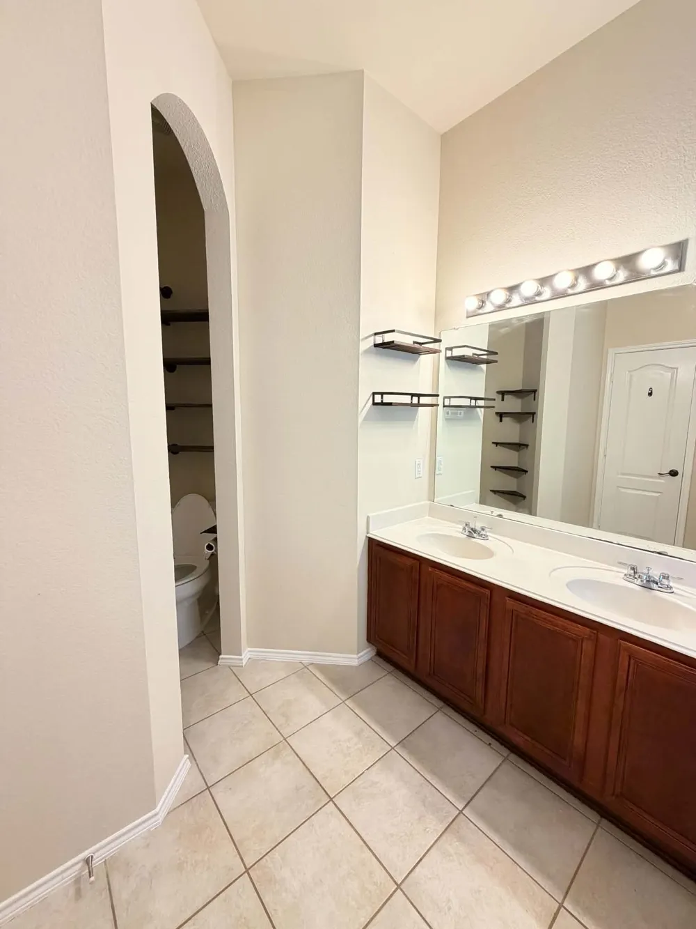 625 soledad Arlington, TX 76002