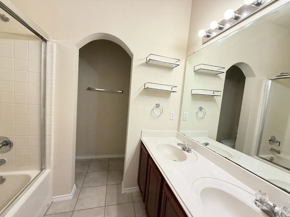 625 soledad Arlington, TX 76002
