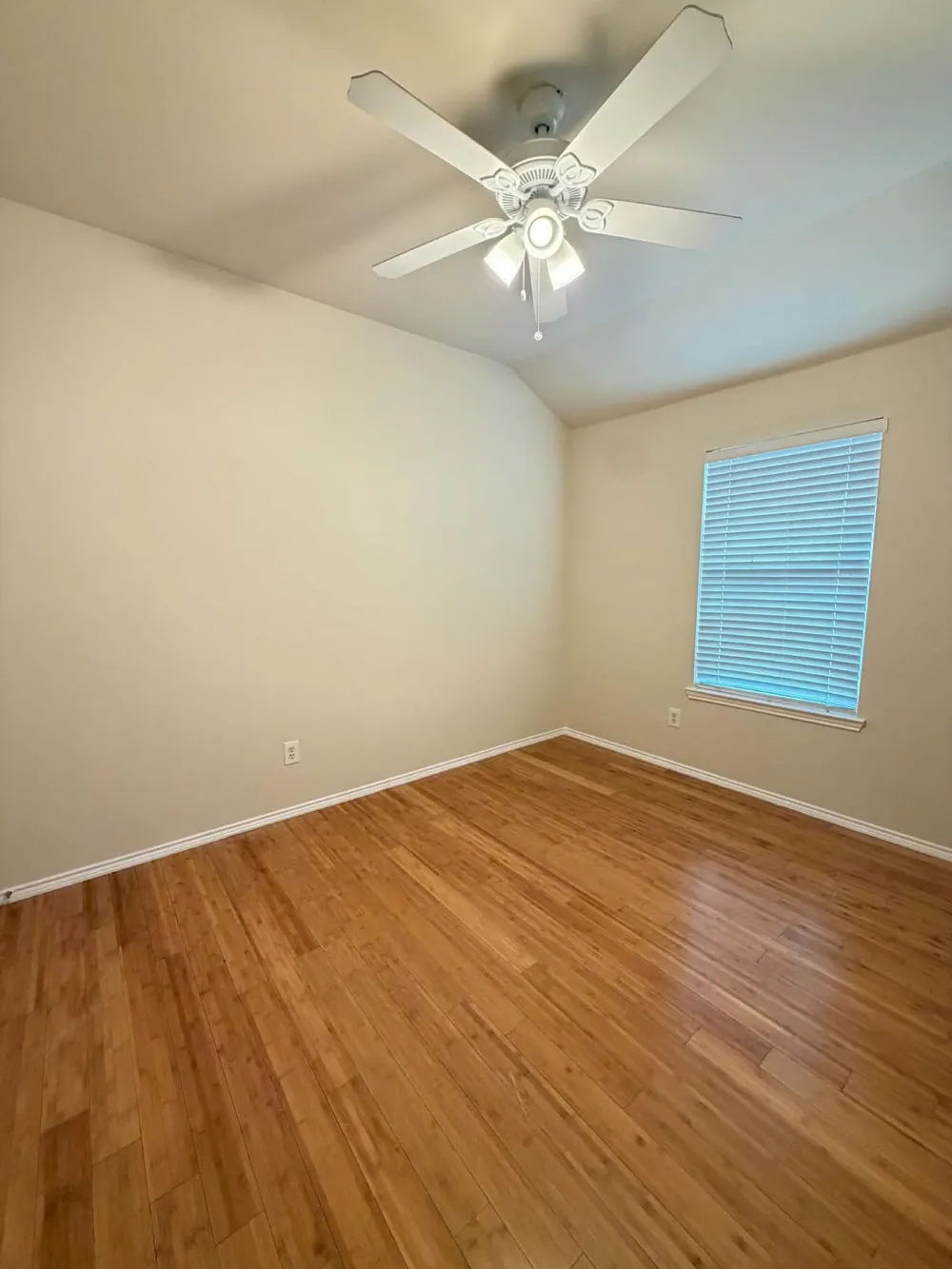 625 soledad Arlington, TX 76002