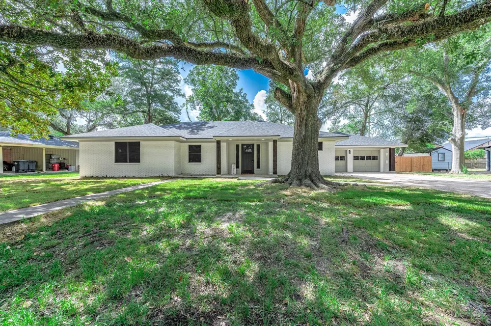 717 Cedar Lawn Drive Alvin, TX 77511