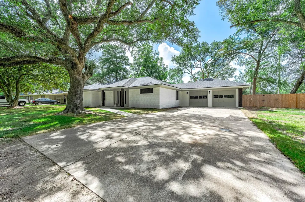 717 Cedar Lawn Drive Alvin, TX 77511