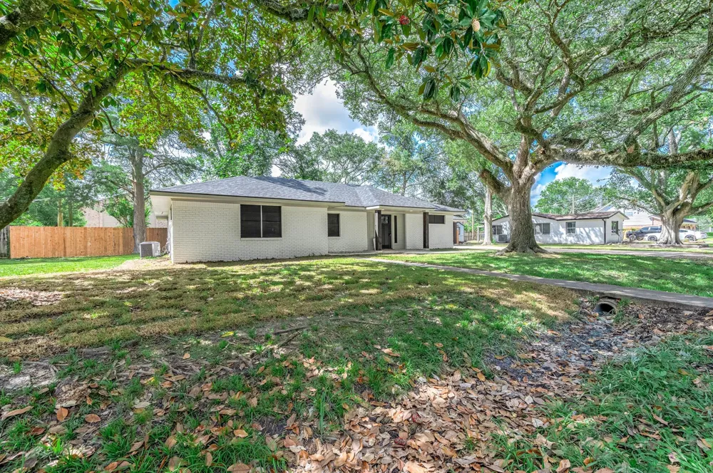 717 Cedar Lawn Drive Alvin, TX 77511