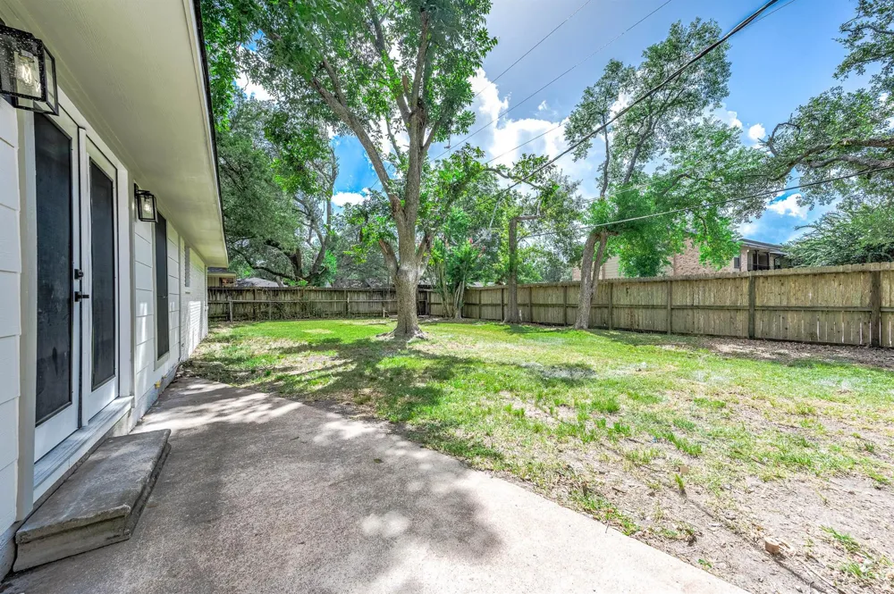 717 Cedar Lawn Drive Alvin, TX 77511