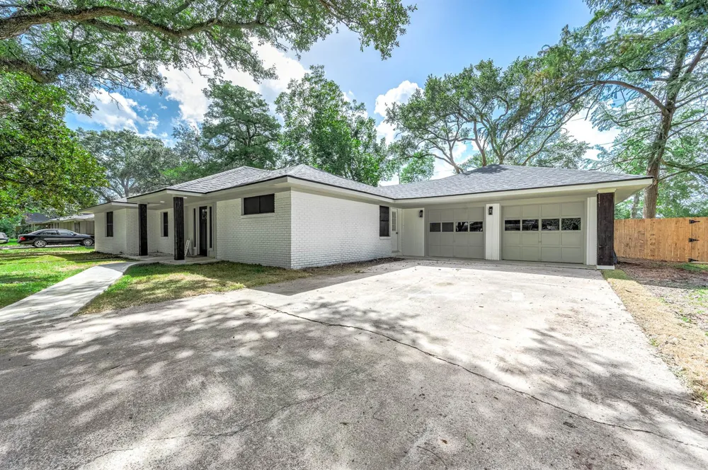 717 Cedar Lawn Drive Alvin, TX 77511