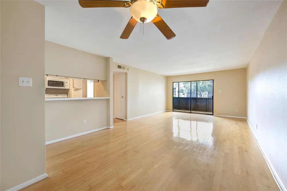 3055 Walnut Bend Lane #21 Houston, TX 77042