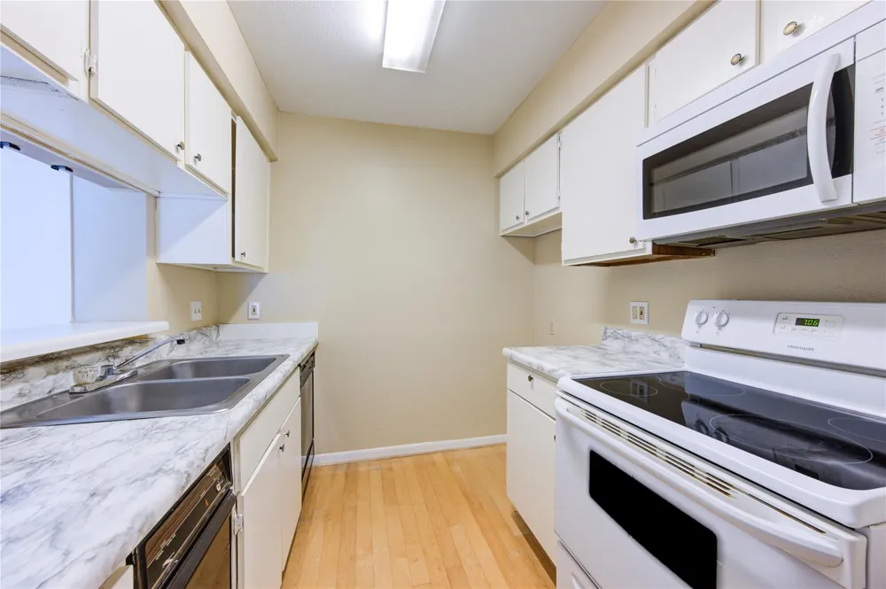 3055 Walnut Bend Lane #21 Houston, TX 77042