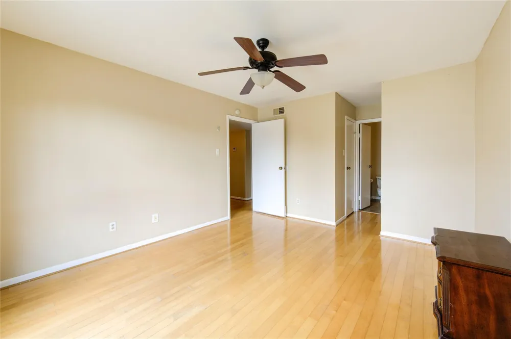 3055 Walnut Bend Lane #21 Houston, TX 77042