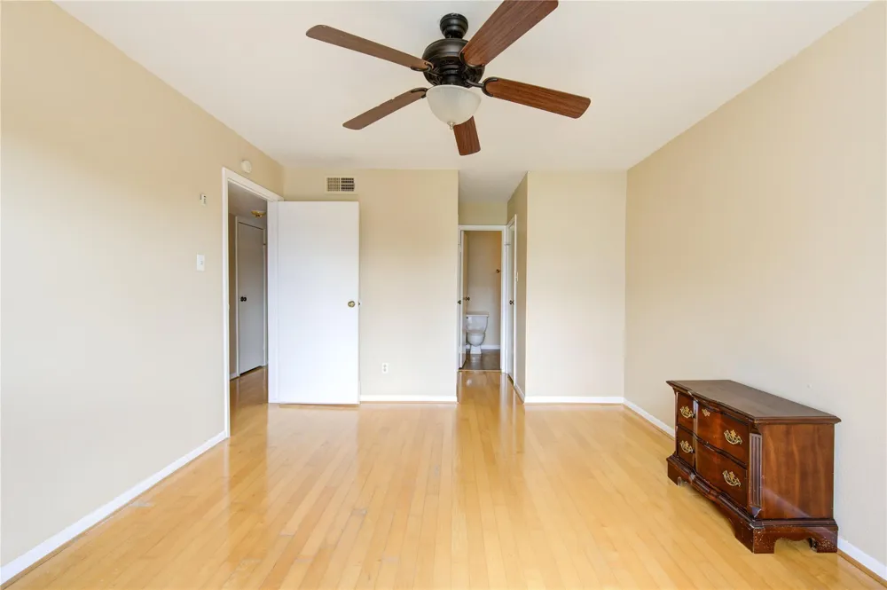 3055 Walnut Bend Lane #21 Houston, TX 77042