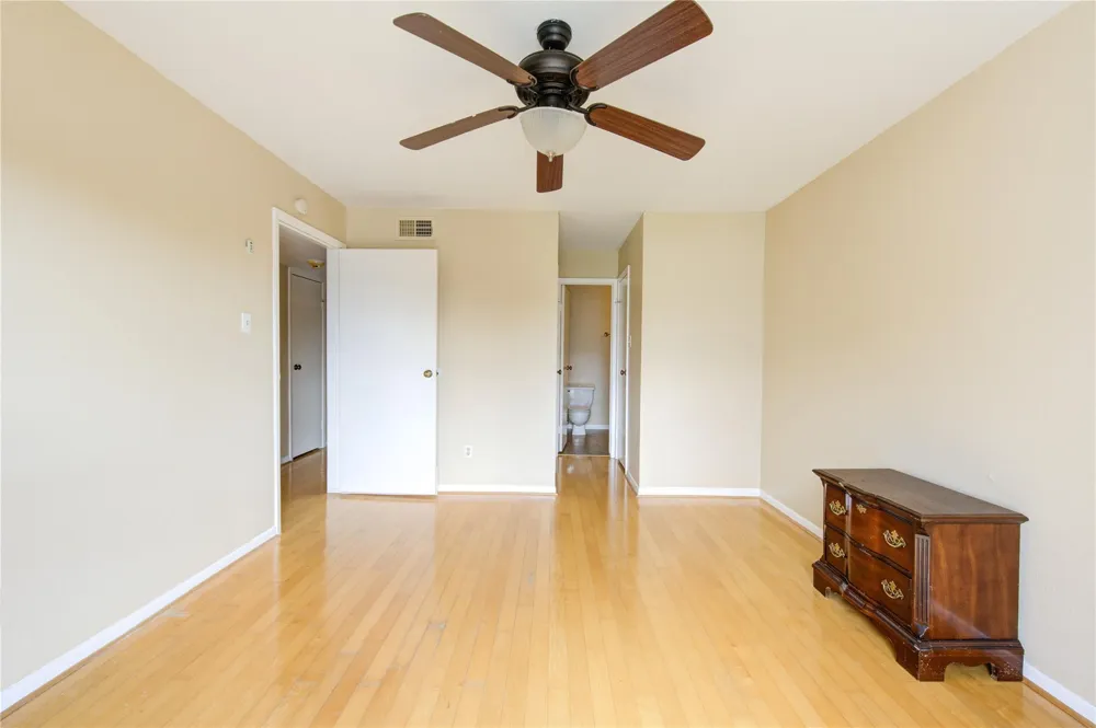 3055 Walnut Bend Lane #21 Houston, TX 77042