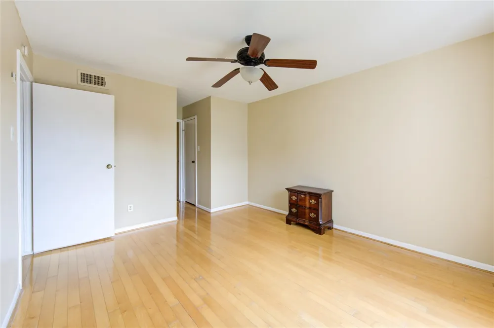 3055 Walnut Bend Lane #21 Houston, TX 77042
