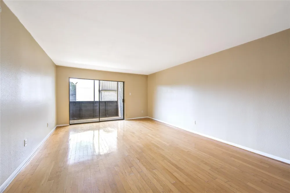 3055 Walnut Bend Lane #21 Houston, TX 77042