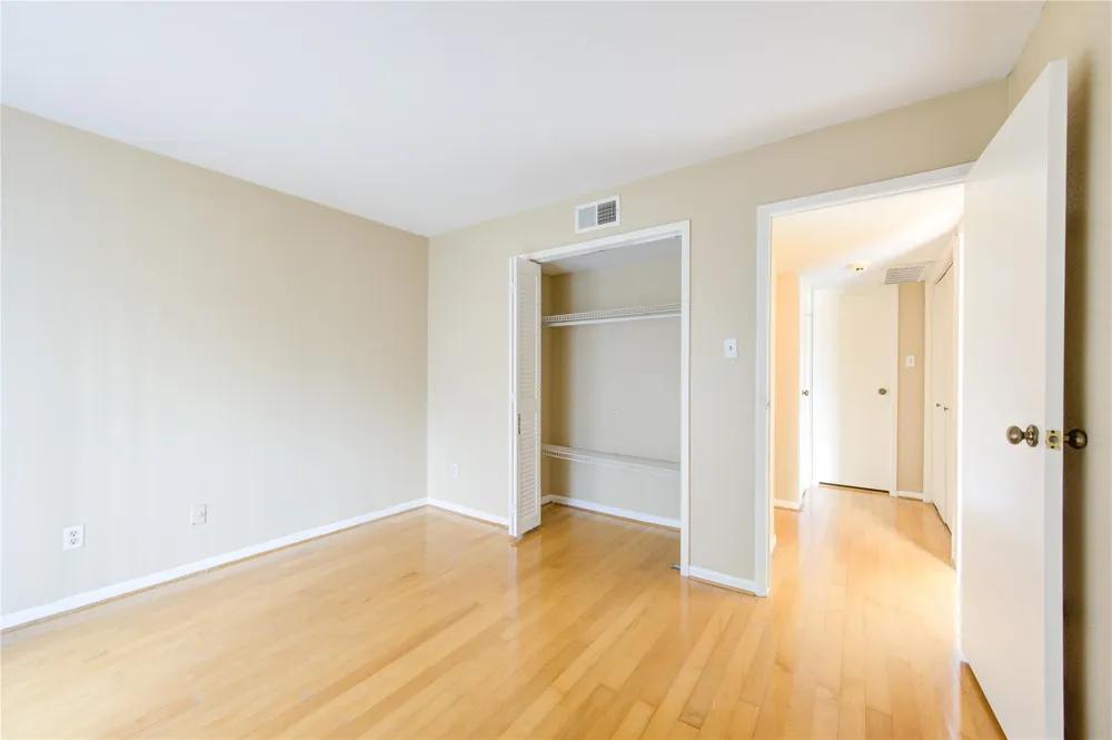 3055 Walnut Bend Lane #21 Houston, TX 77042