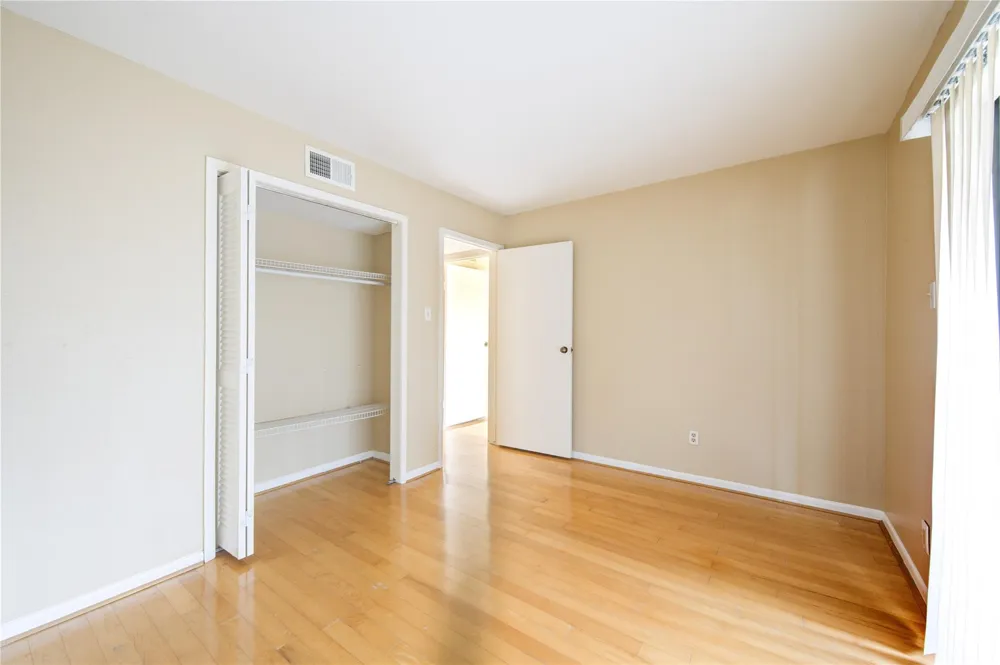 3055 Walnut Bend Lane #21 Houston, TX 77042