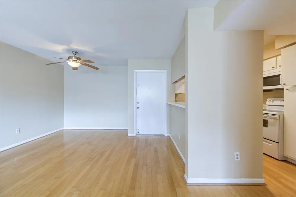 3055 Walnut Bend Lane #21 Houston, TX 77042