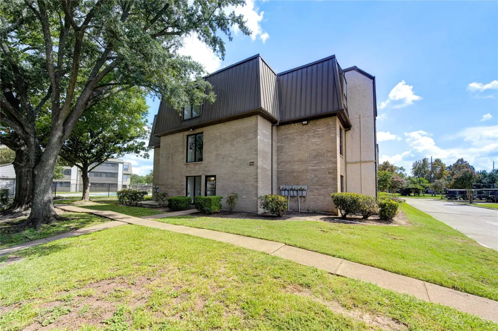 3055 Walnut Bend Lane #21 Houston, TX 77042