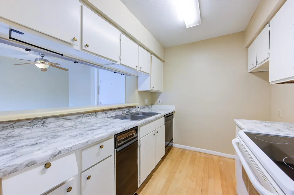 3055 Walnut Bend Lane #21 Houston, TX 77042