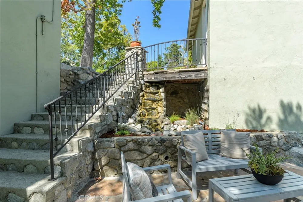 1820 Verdugo Knolls Glendale, CA 91208