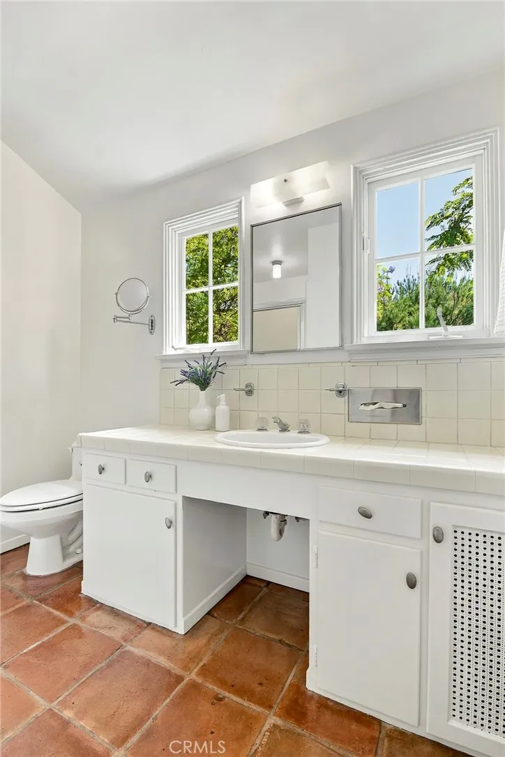 1820 Verdugo Knolls Glendale, CA 91208