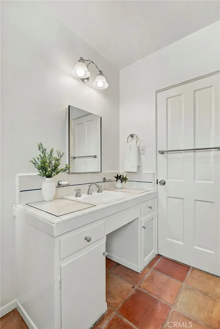 1820 Verdugo Knolls Glendale, CA 91208