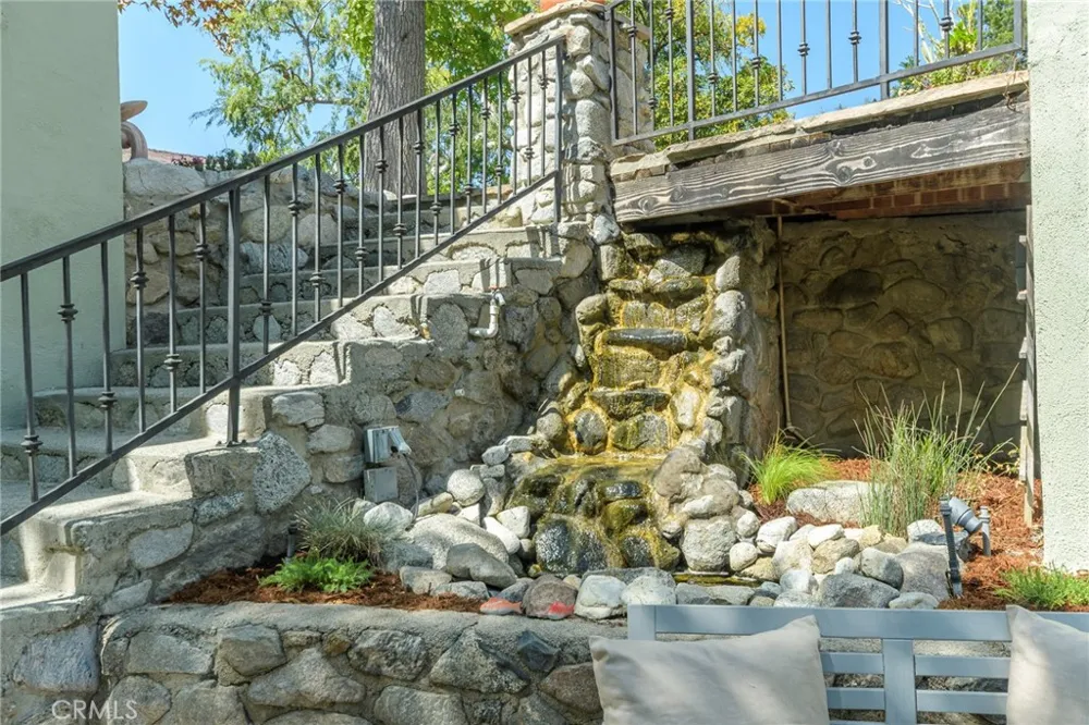 1820 Verdugo Knolls Glendale, CA 91208
