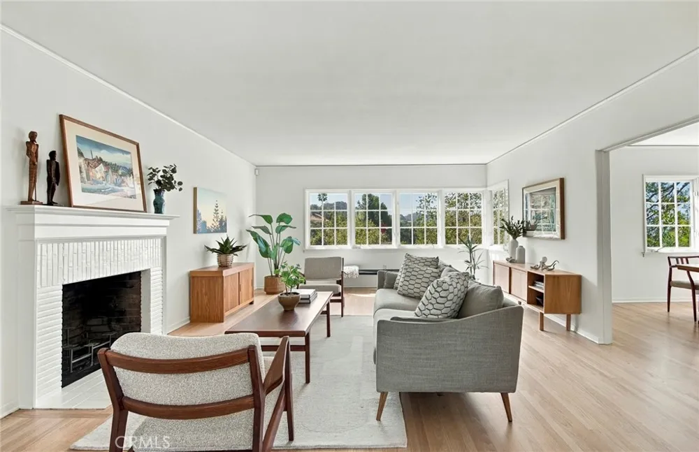 1820 Verdugo Knolls Glendale, CA 91208