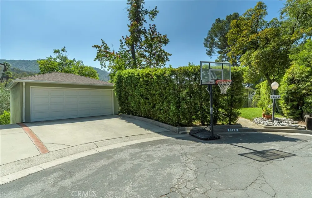 1820 Verdugo Knolls Glendale, CA 91208