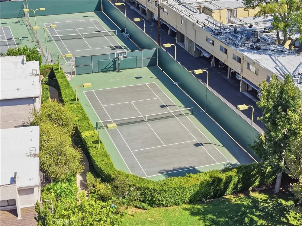 15207 Magnolia Boulevard #119 Sherman Oaks, CA 91403