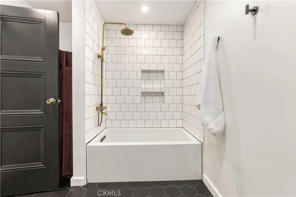 15207 Magnolia Boulevard #119 Sherman Oaks, CA 91403