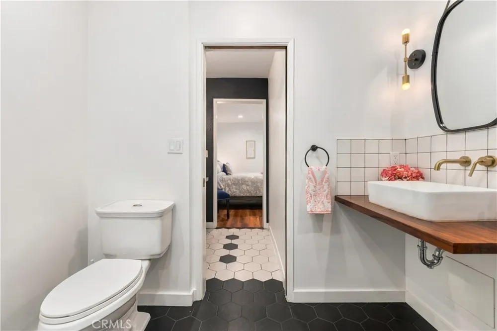 15207 Magnolia Boulevard #119 Sherman Oaks, CA 91403