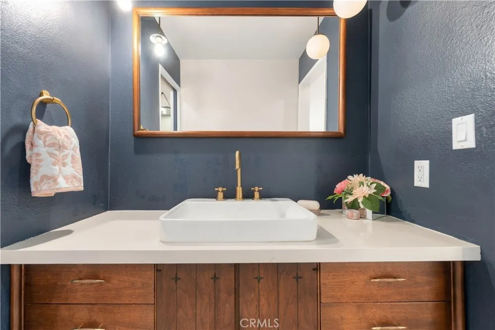 15207 Magnolia Boulevard #119 Sherman Oaks, CA 91403